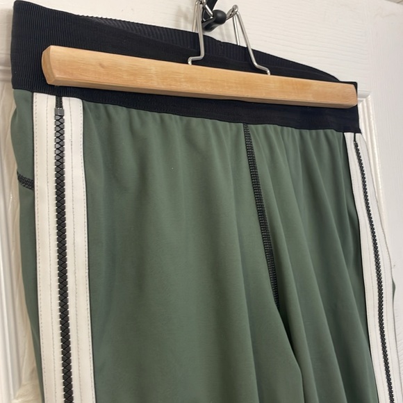Athleta x Derek Lam 10C Military Fatigue Green zipper leggings pants - Medium - Picture 10 of 13
